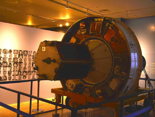 우리나라 최초 우주발사체 나로호의 2단 로켓