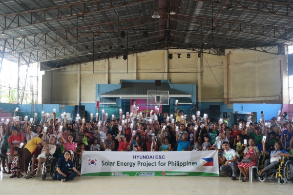 필리핀,코르도바 지역 태양광 랜턴 전달식
