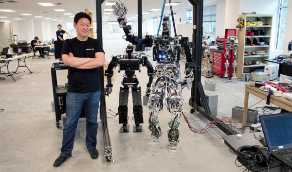 그동안 만들었던 로봇들과 함께. 왼쪽부터 '토르-RD', '토르', '찰리', '사파이어' (사진-Elena Zhukova, University of California)