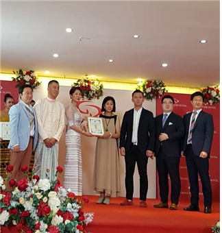 사진:왼쪽부터 ㈜아시아플러스 연호준대표, ACai Yang, 조승아대표, Mom Luang Rajadarasri Jayankura, David Lin, 이철호대표, 조용준대표