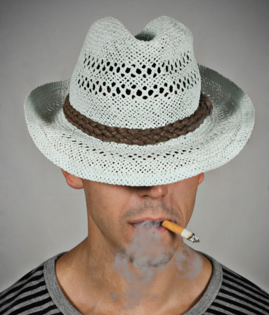 혼자 살면 고도 흡연자가 될 위험이 더 높은 것으로 조사됐다.