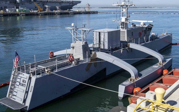 미국 해군이 합동훈련에 투입한 무인함정 시헌터