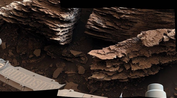 화성 탐사선 큐리오시티가 보내온 화성 표면 모습