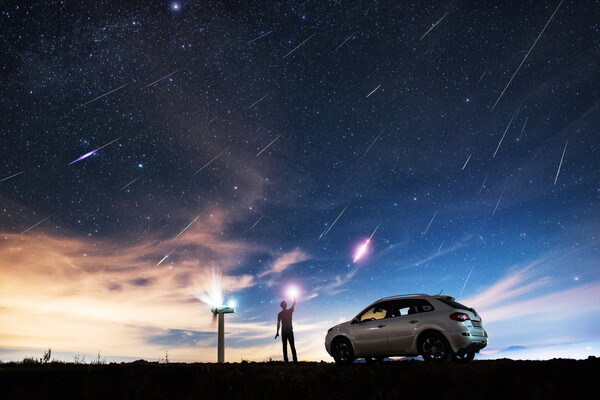Chuva de meteoros Perseidas.  Fonte = Chun Moon-yeon 2019 premiada competição de astrofotografia por Yoon Eun-joon