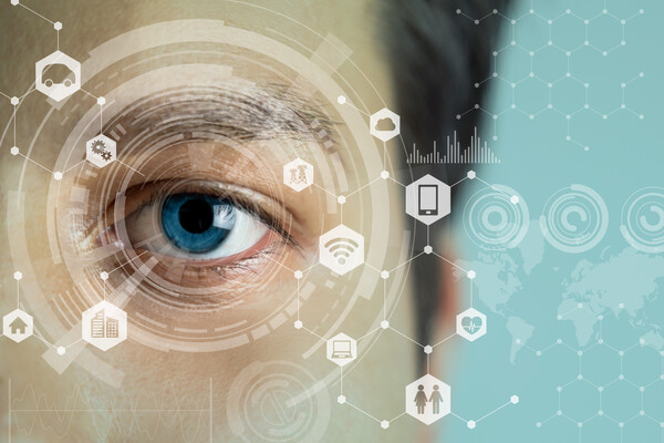 간단히 스마트 콘택트렌즈를 착용하는 것만으로 증강현실 내비게이션을 이용할 수 있는 기술이 개발되었다. [이미지 출처=Shutterstock] 