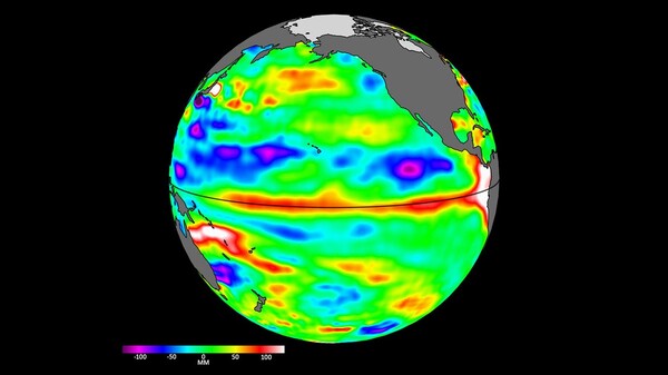 4월 24일 센티넬 6 위성이 감지한 해수면 자료. 적도와 남미 부근에서 상대적으로 높다(빨간색과 흰색) 수심이 높을 수록 바다 온도가 뜨거울 가능성이 크다 [자료=NASA / JPL-Caltech]
