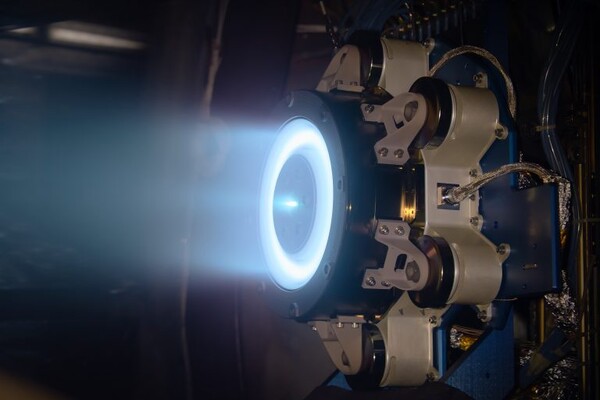 에어로제트 로켓다인이 제공한 추진기를 작동 실험하는 모습 [사진=NASA]
