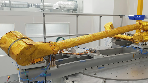 원샛 위성에 장착할 로봇 팔. 자체적으로 추진체를 제어할 목적으로 개발되었다. [사진=ESA]