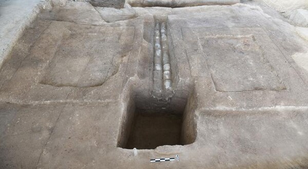 핑량타이에서 발견된 배관 시설. 도자기로 만든 관을 연결해 만든 수로다. [사진=Yanpeng Cao]