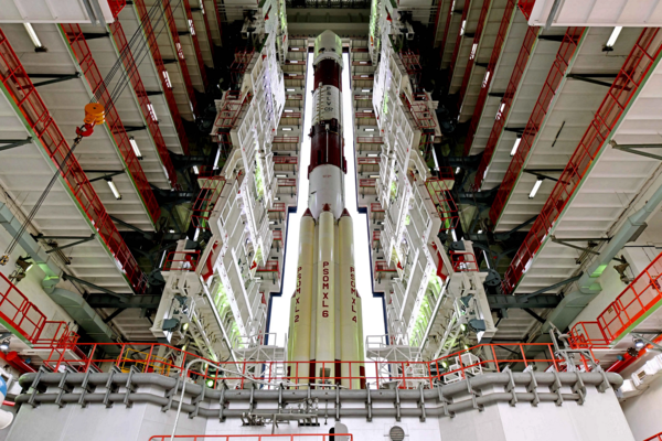 인도 우주연구기구가 개발한 태양 탐사선 아디트야-L1을 우주로 실어나를 로켓 PSLV-C57. [사진=ISRO]