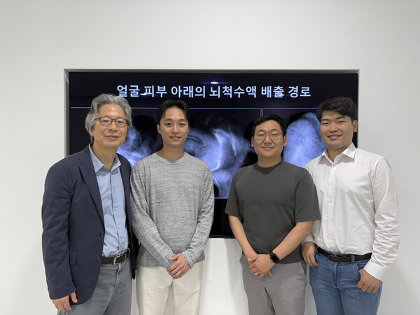 이번 연구의 제1저자와 교신저자. 왼쪽부터 고규영 IBS 혈관 연구단장(교신저자), 홍선표 IBS 혈관 연구단 연구위원(공동 제1저자), 진호경 IBS혈관 연구단 선임연구원(공동 제1저자), 윤진희 IBS 혈관 연구단 선임연구원(공동 제1저자) [사진=IBS]